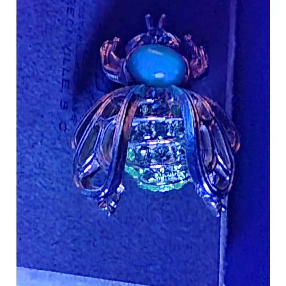 Uranium Glass Bee Figurine Under UV Unmarked Vintage